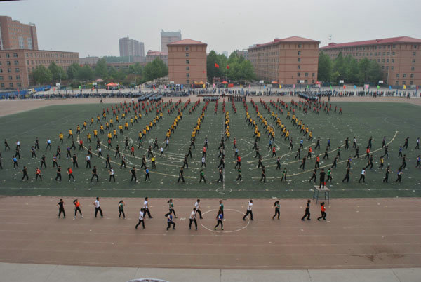 2014年春季運動會管理學(xué)子再創(chuàng)新高