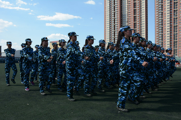 【軍訓(xùn)集錦】苦中見(jiàn)精神 累中有作為