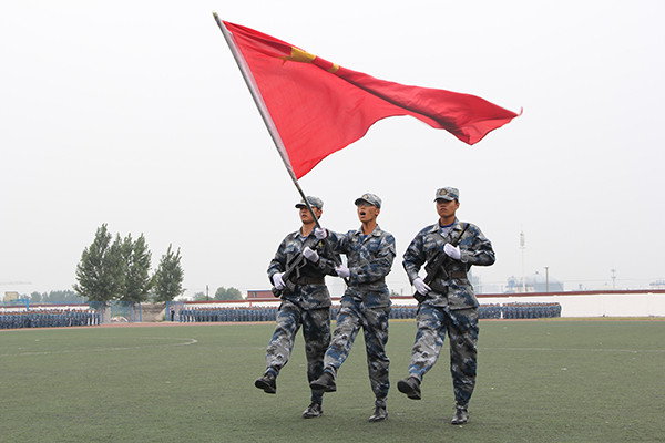 觀隊(duì)列英姿 展校園風(fēng)采——我院舉行軍訓(xùn)結(jié)營(yíng)式暨開(kāi)學(xué)典禮儀式