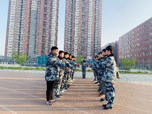 不畏險阻，揚(yáng)我管理精神