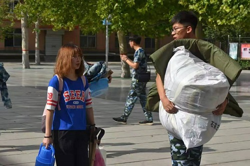 迎新：軍訓進行時