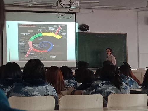 閆秋麗博士為我院寶石專業(yè)學(xué)生做學(xué)術(shù)報告