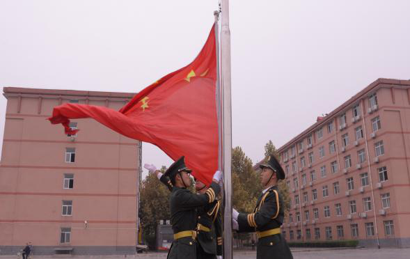 不忘初心 牢記使命 ——我校舉行愛國(guó)主義升旗儀式