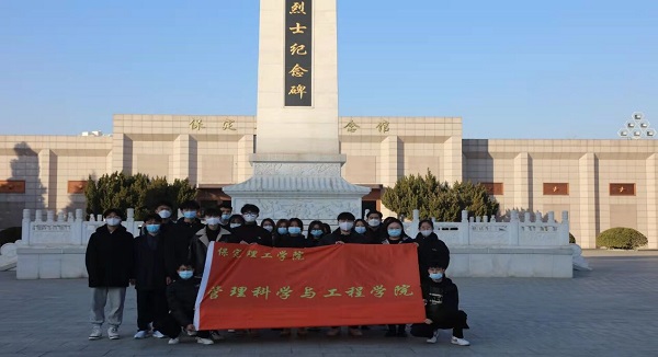 管理科學(xué)與工程學(xué)院學(xué)生代表瞻仰烈士陵園緬懷革命先烈