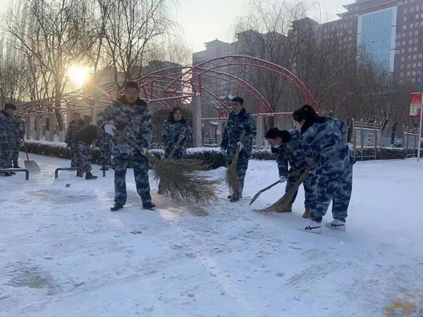 破冰除雪，溫情校園