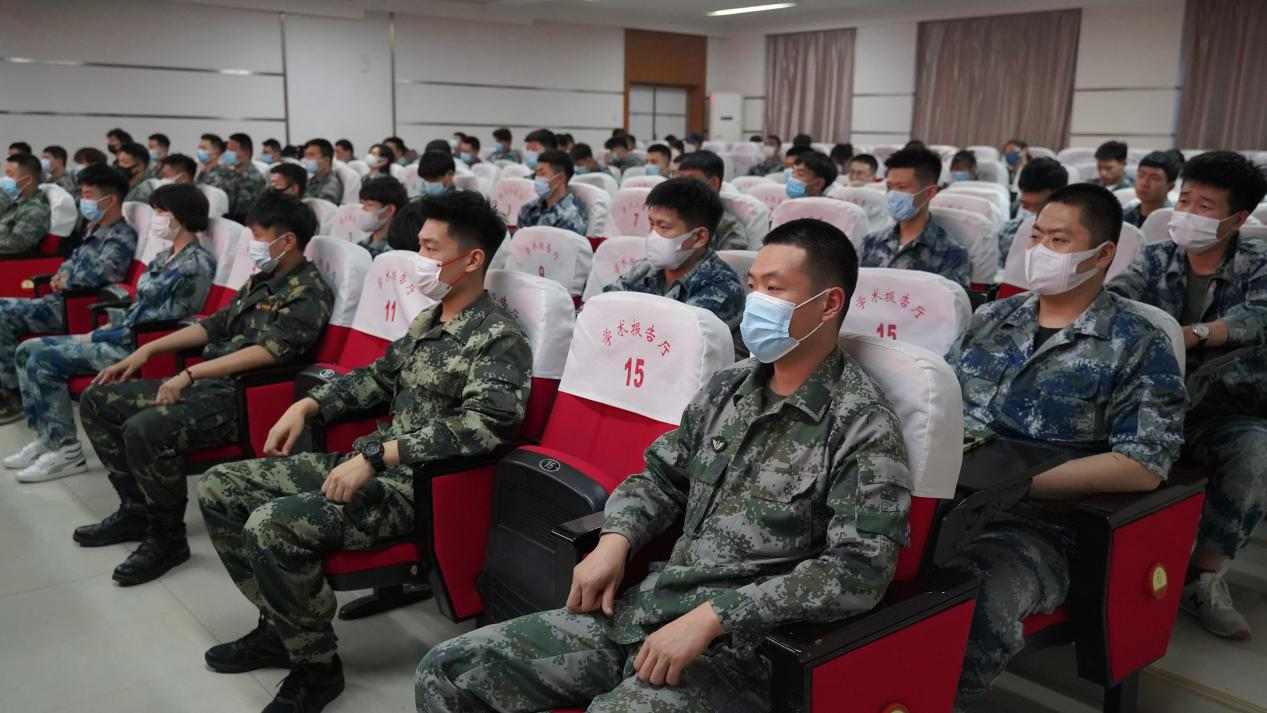 憶軍旅青春 走規(guī)劃人生——賀陽(yáng)集團(tuán)退役軍人大學(xué)生人生規(guī)劃專題講座