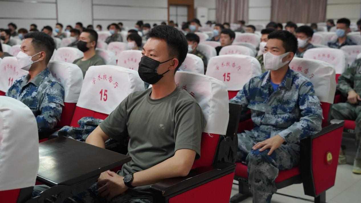 憶軍旅青春 走規(guī)劃人生——賀陽(yáng)集團(tuán)退役軍人大學(xué)生人生規(guī)劃專題講座