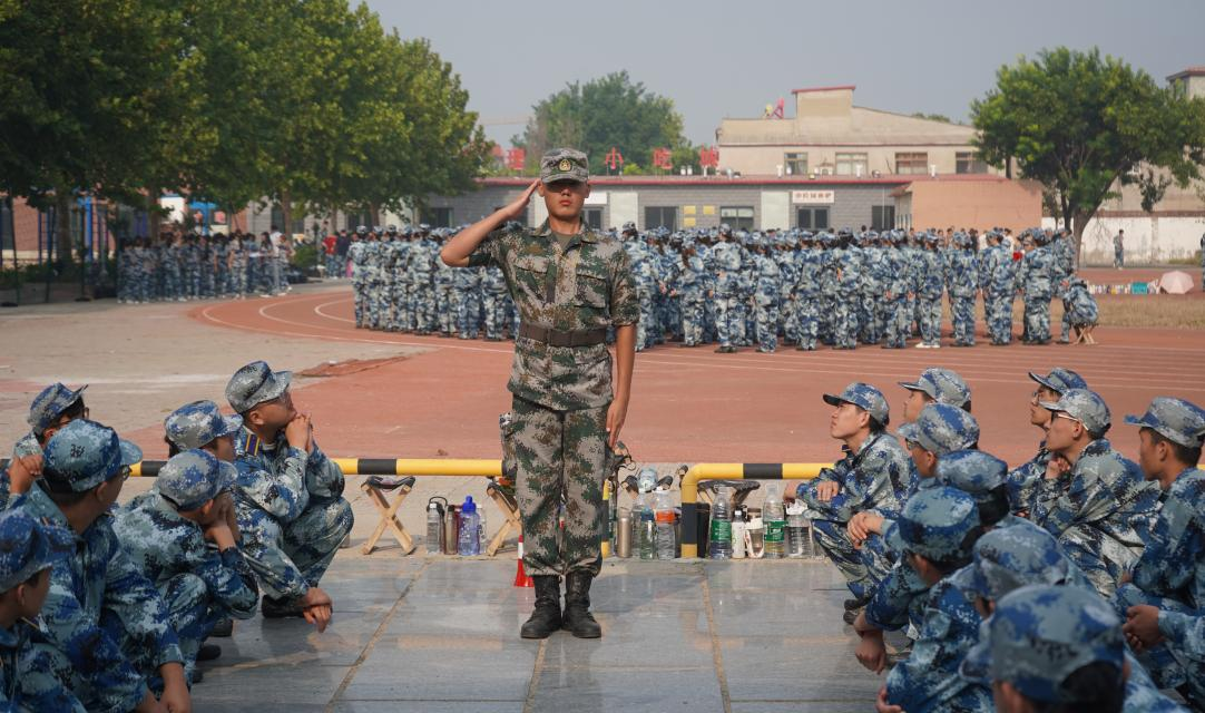 軍訓簡報：烈日驕陽 青春無悔