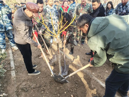 “草木皆待春，你我共護(hù)綠”——保定理工學(xué)院藝術(shù)學(xué)院開展“3.12植樹節(jié)”主題活動(dòng)