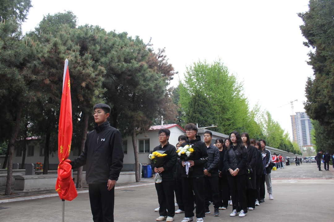 保定理工學院|管理學院|憶苦思甜祭烈士，風起清明表哀思