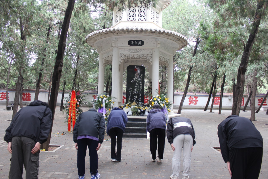 保定理工學院|管理學院|憶苦思甜祭烈士，風起清明表哀思