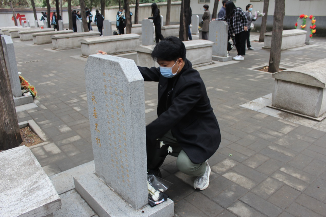 保定理工學院|管理學院|憶苦思甜祭烈士，風起清明表哀思