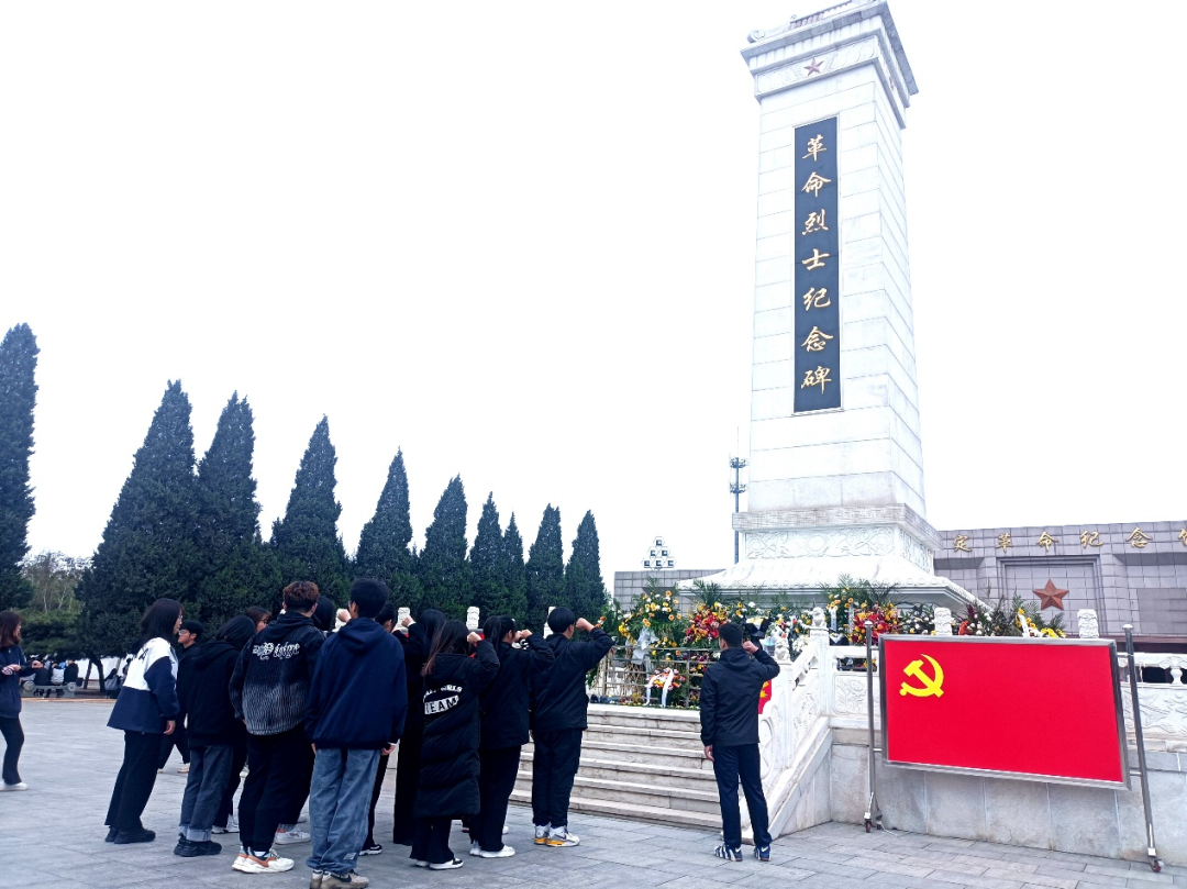 保定理工學院|管理學院|憶苦思甜祭烈士，風起清明表哀思