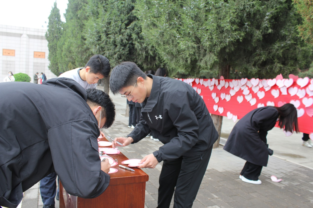 保定理工學院|管理學院|憶苦思甜祭烈士，風起清明表哀思