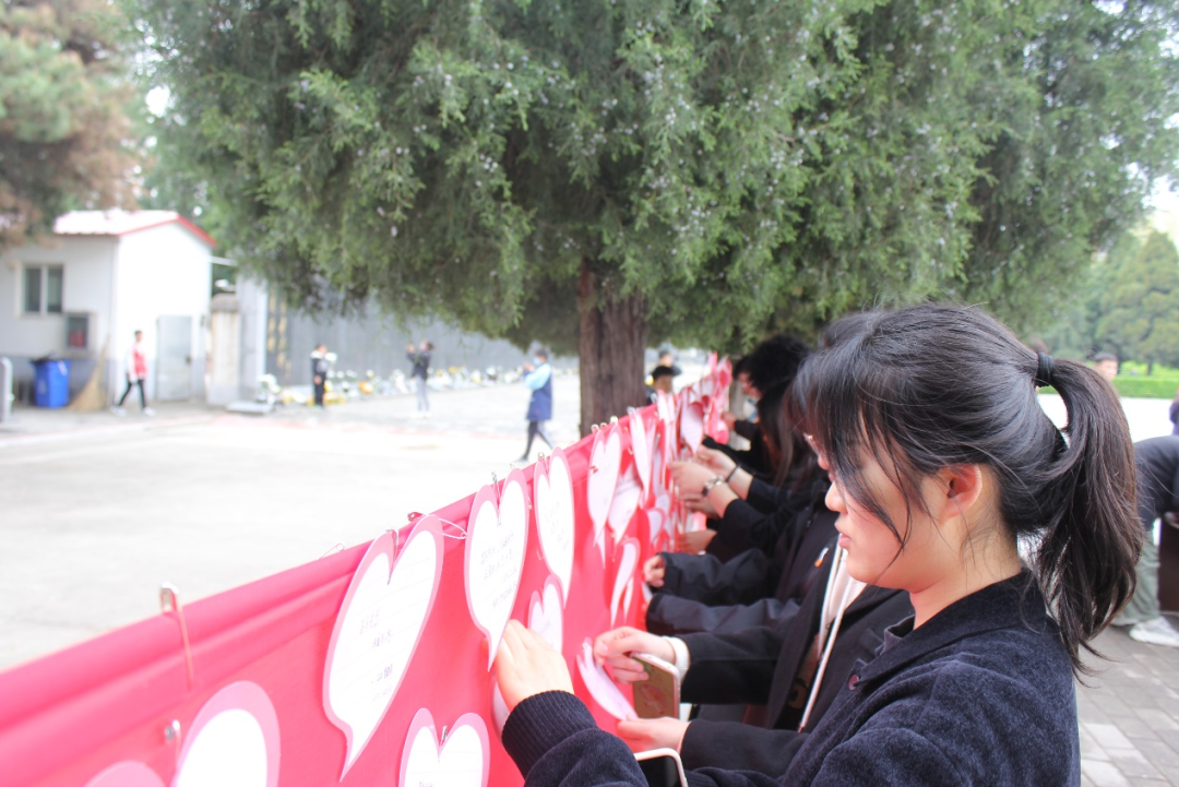 保定理工學院|管理學院|憶苦思甜祭烈士，風起清明表哀思