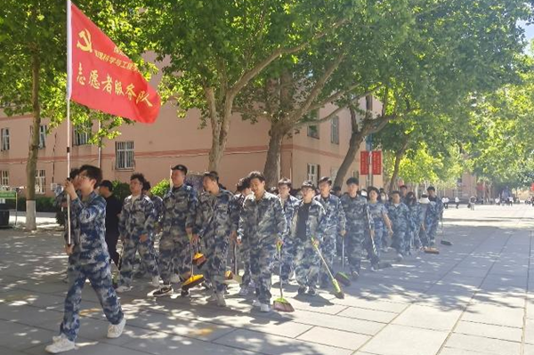 勞動教育|保定理工學院|管理學院|我院開展“垃圾不落地，校園更美麗”校園清潔活動