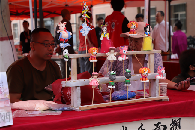 非遺點(diǎn)亮迎新季 傳統(tǒng)文化進(jìn)校園——保定理工學(xué)院開展非遺進(jìn)校園活動(dòng)