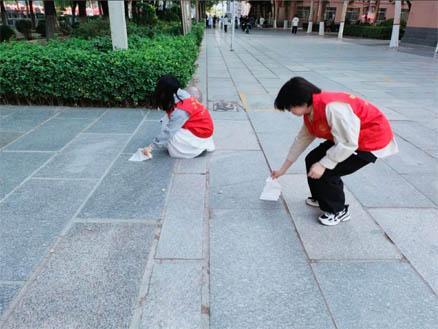 “彎腰拾起責(zé)任，行動扮靚校園”｜信息科學(xué)與工程學(xué)院開展“倡行彎腰行動”主題活動（一）